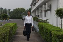 उड़ान के लिए जा रहे कैडेट की छवि